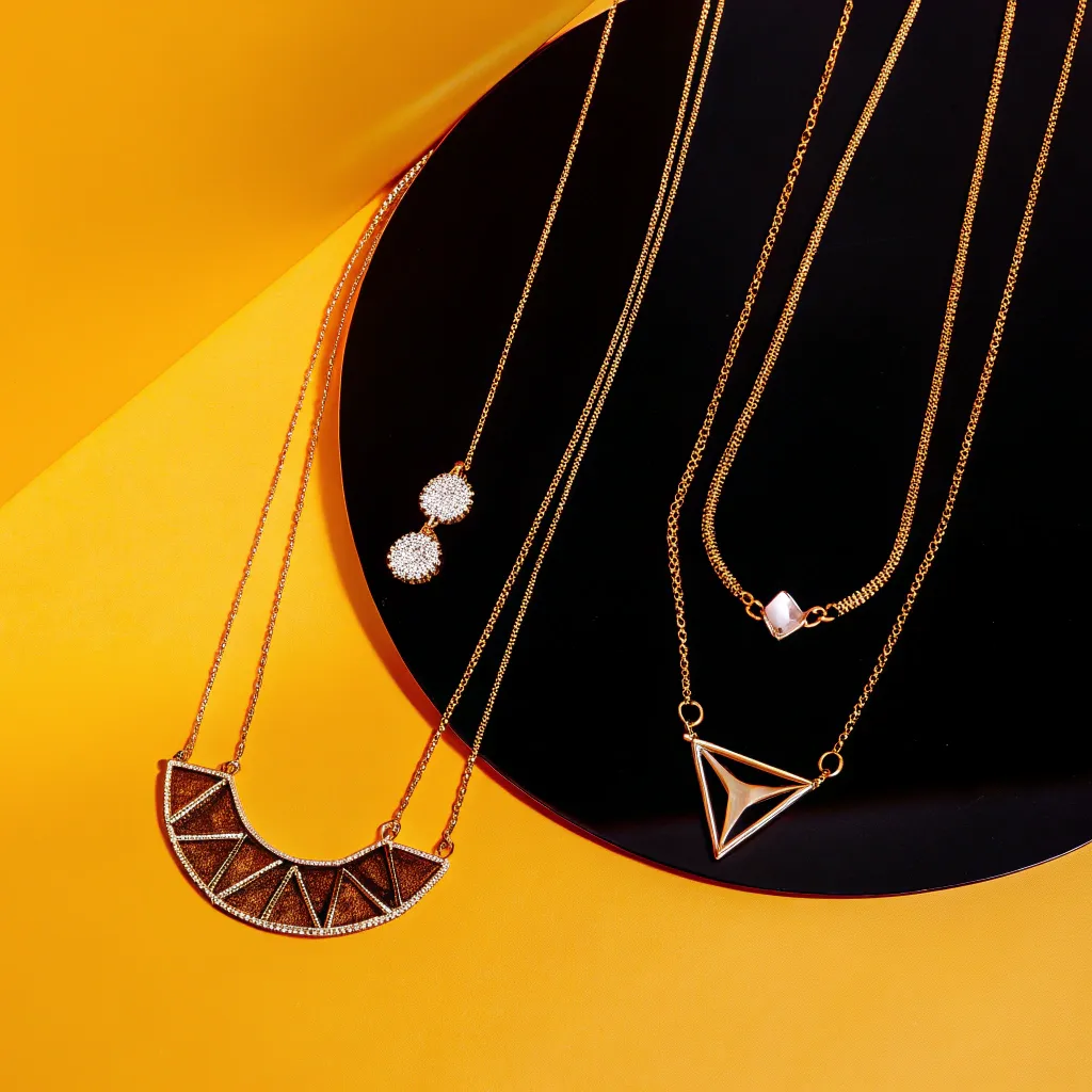 Modern Gold Necklaces: The Must-Have Accessory This Year
